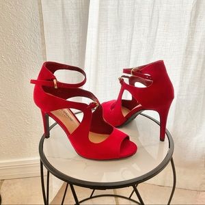 ❤️ CHRISTIAN SIRIANO❤️ Red Velvety 4” Heels👠